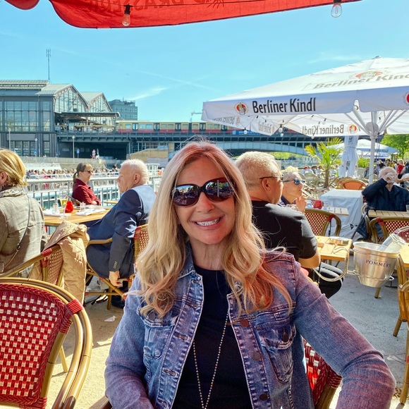 Meet your Posher, Amanda - Picture 1 of 1